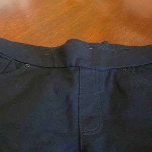 Gloria Vanderbilt black pull on pants